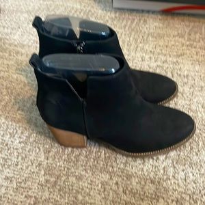 Blondo waterproof black suede bootie size 8.5